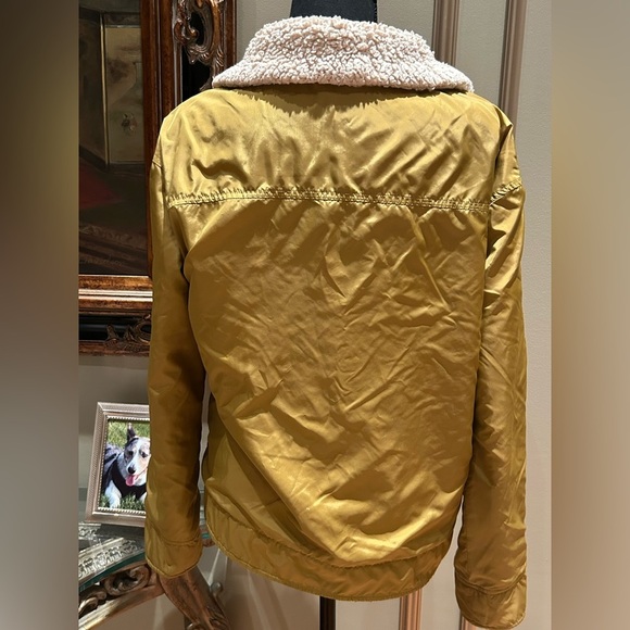 Burton Women’s Reversible Sherpa Fleece Puffer Jacket Gold & Cream Size Medium - Picture 9 of 11